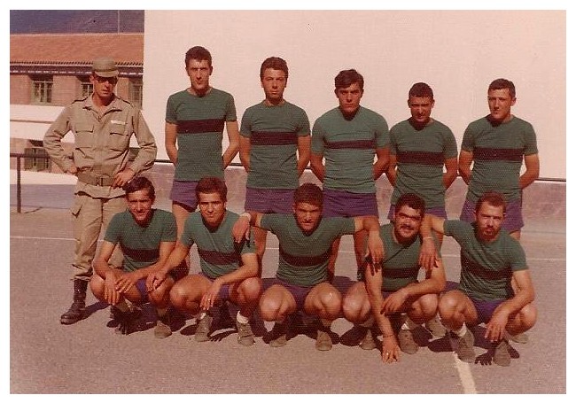 1975, diciembre. Equipo 2ª Cía., campeón baloncesto en la Patrona